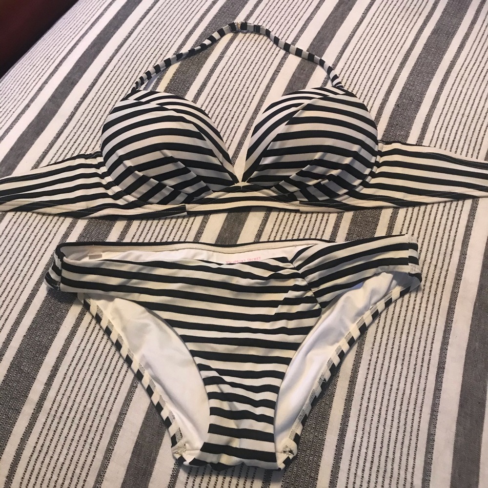 NWOT Victoria Secret Bikini. 36B top, medium btm l
